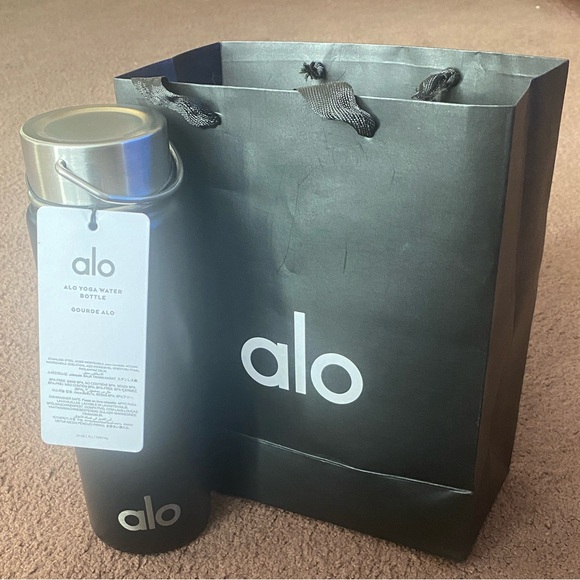 ALO Yoga Black Water Bottle - Picture 2 of 6
